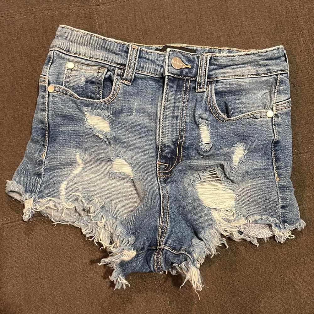 Kendall & Kylie denim shorts size 26 - the iconic shirt